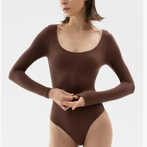 PUMIEY Scoop Neck Long Sleeve Bodysuit Body-hugging Sexy Tops sz m